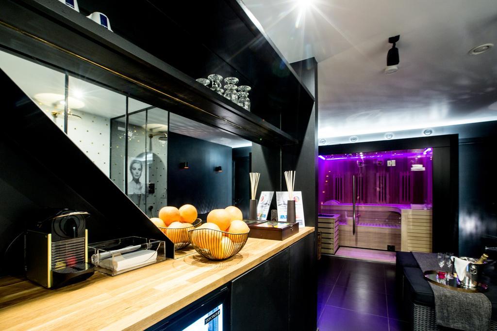 Chambre Avec Jacuzzi Sauna Privatif Brussels Exterior photo
