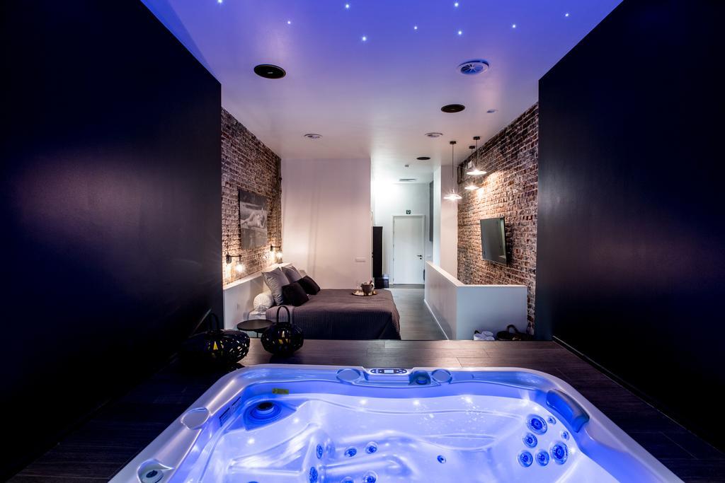 Chambre Avec Jacuzzi Sauna Privatif Brussels Exterior photo